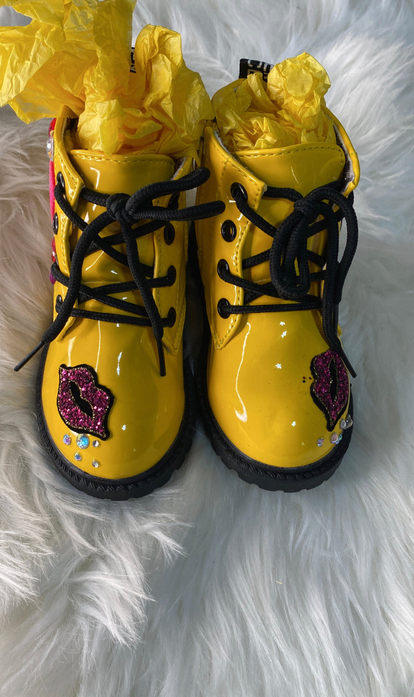 HEARTS AND LOVE YELLOW GIRL BOOTS