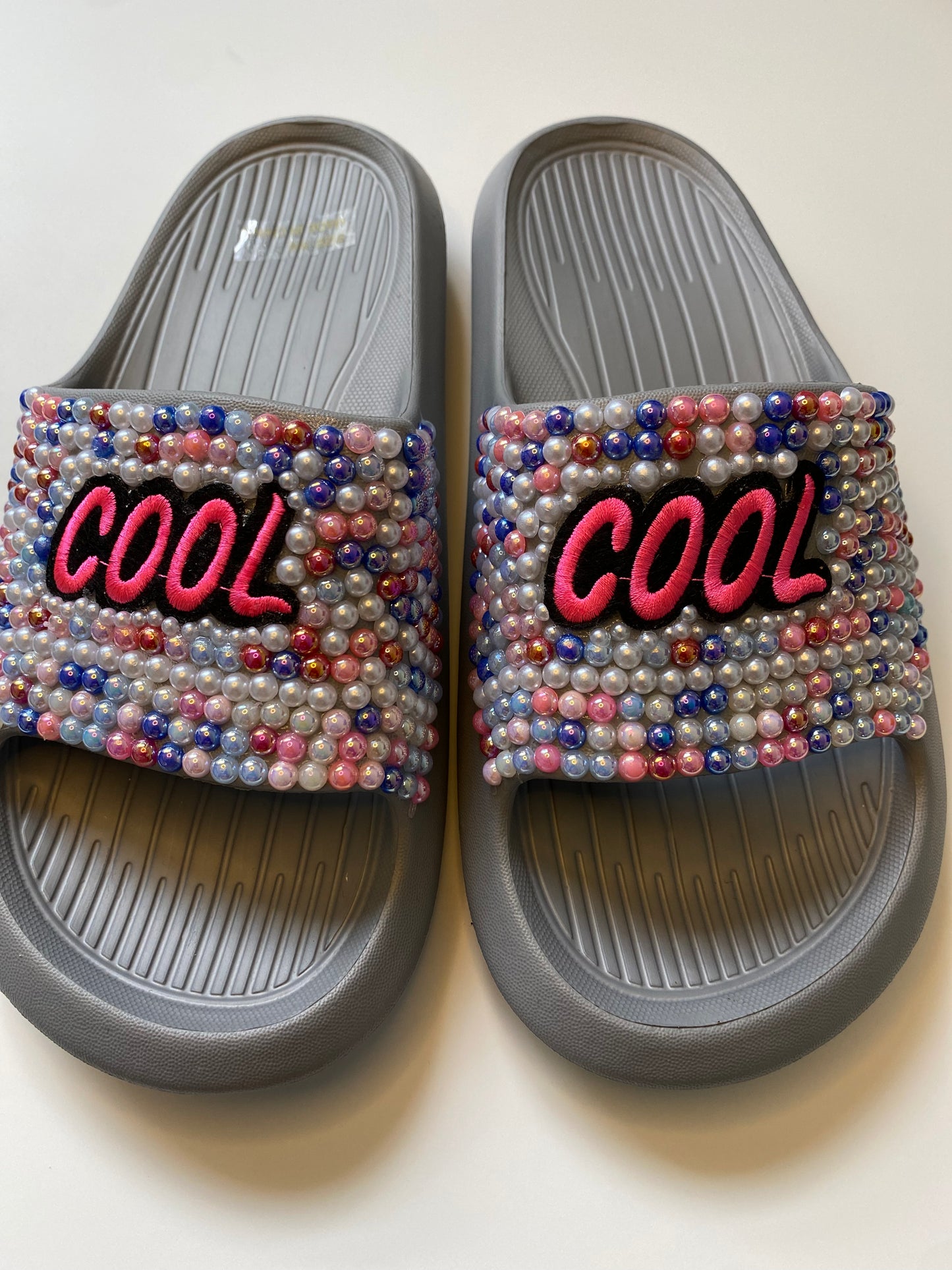 GIRLY COOL PEARL SLIDES