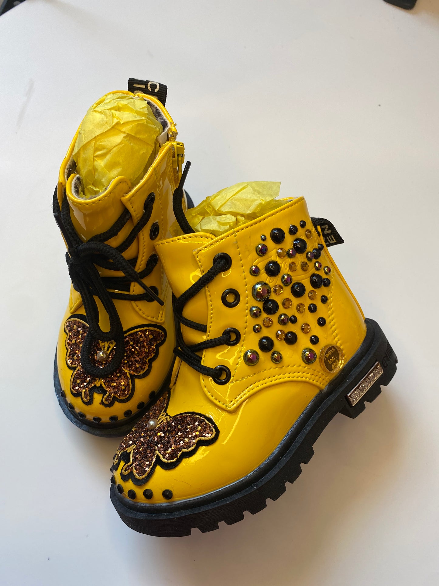 YELLOW 8 SIZE GIRLS CUSTOM BEDAZZLED ONE OF A KIND BOOTS